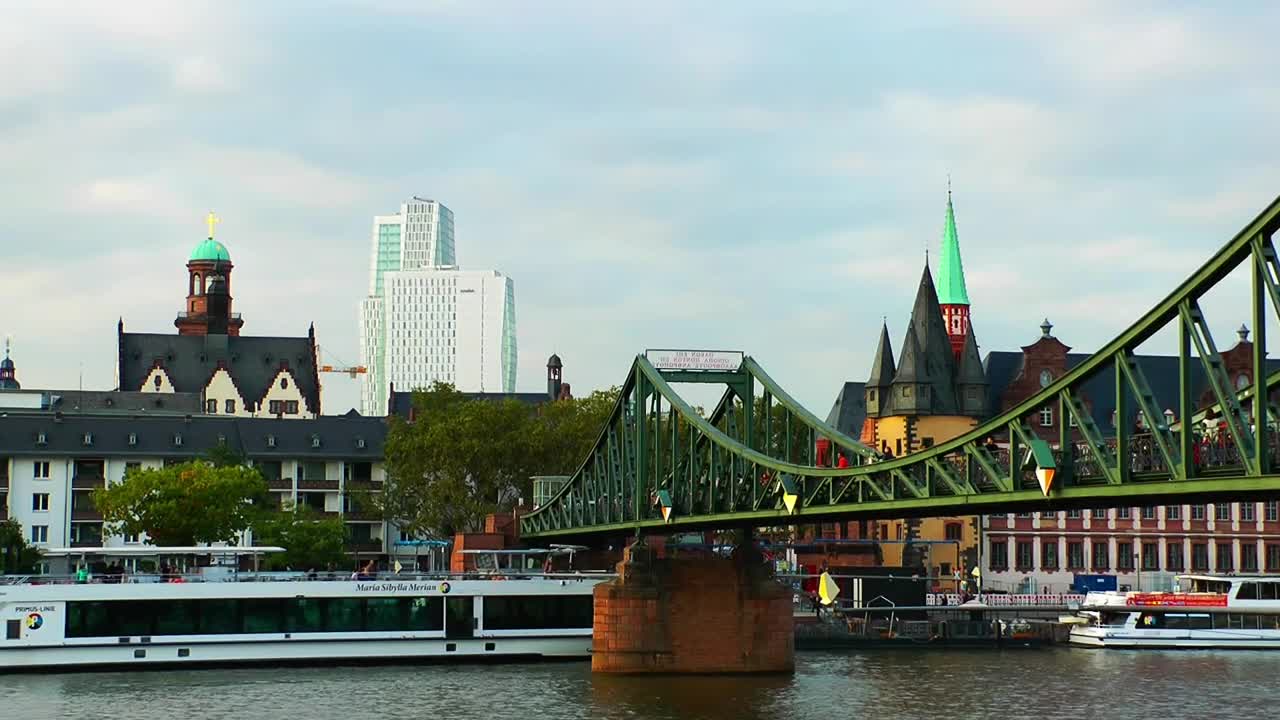 Stock Video Ferries On The River Live Wallpaper For PC