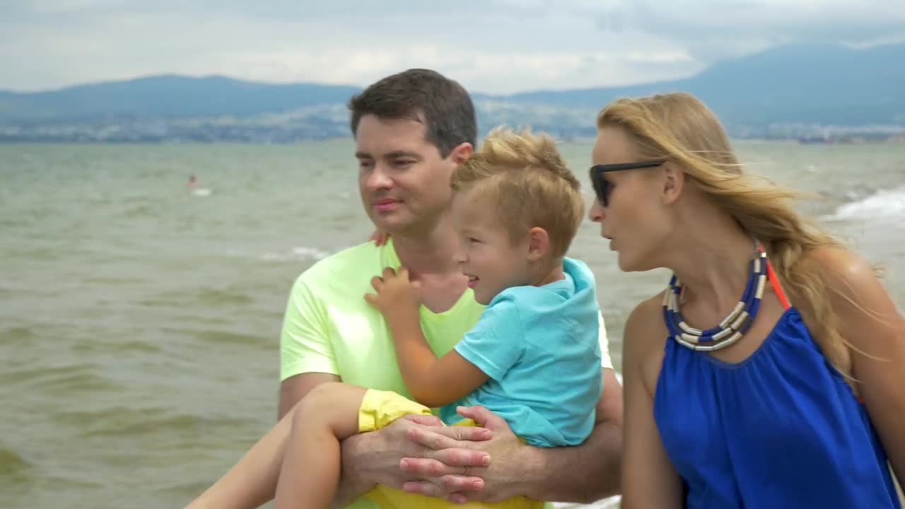 Stock Video Family Walking On A Windy Beach Live Wallpaper For PC