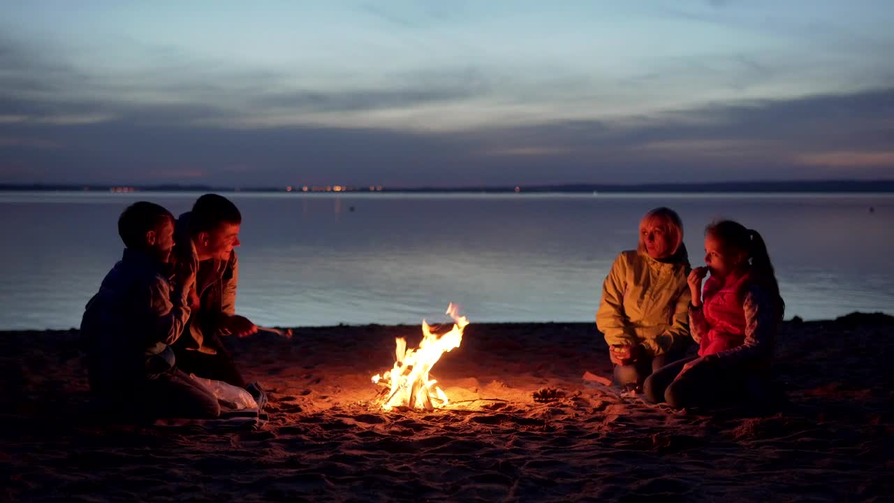 Stock Video Family Roasting Marshmallows Live Wallpaper For PC