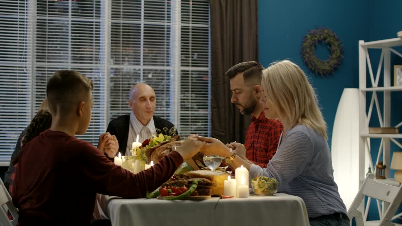 Stock Video Family Praying Before Having Dinner Live Wallpaper For PC