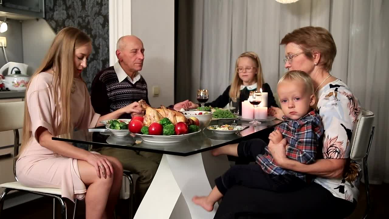 Stock Video Family Praying Before A Meal Live Wallpaper For PC
