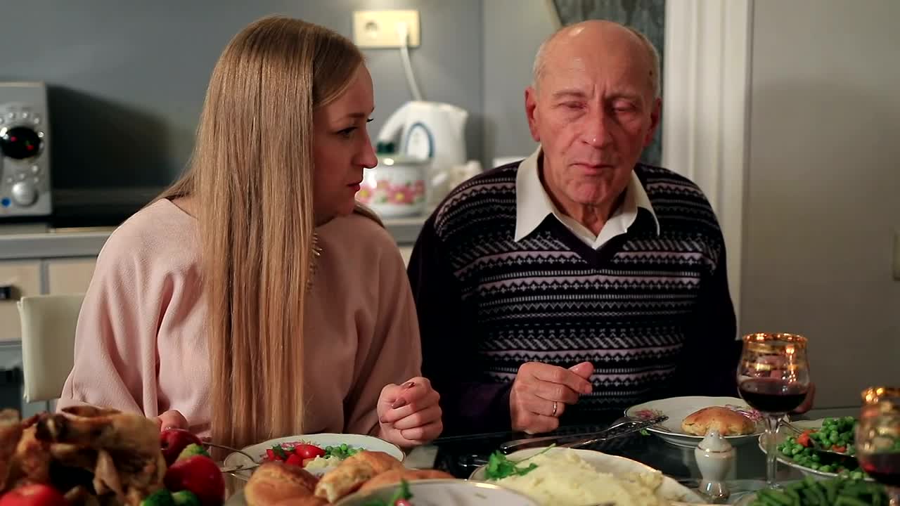 Stock Video Family Having Thanksgiving Dinner Live Wallpaper For PC