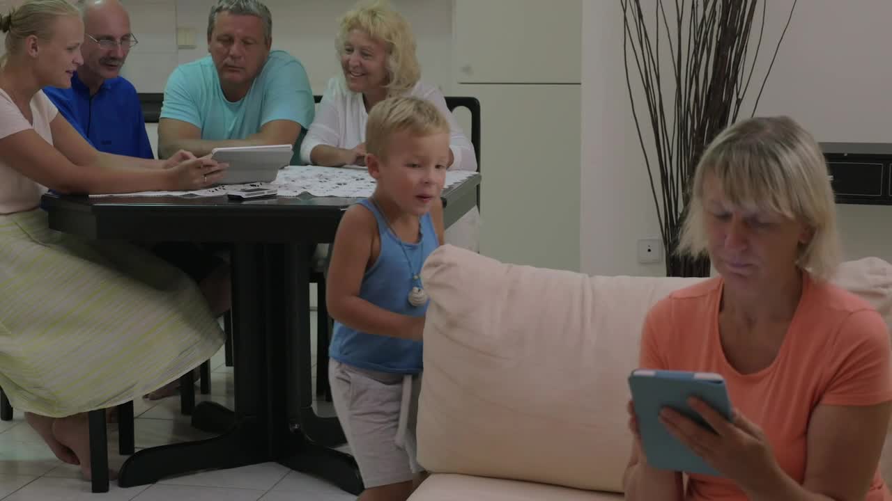 Stock Video Family Glued To Their Gadgets Live Wallpaper For PC
