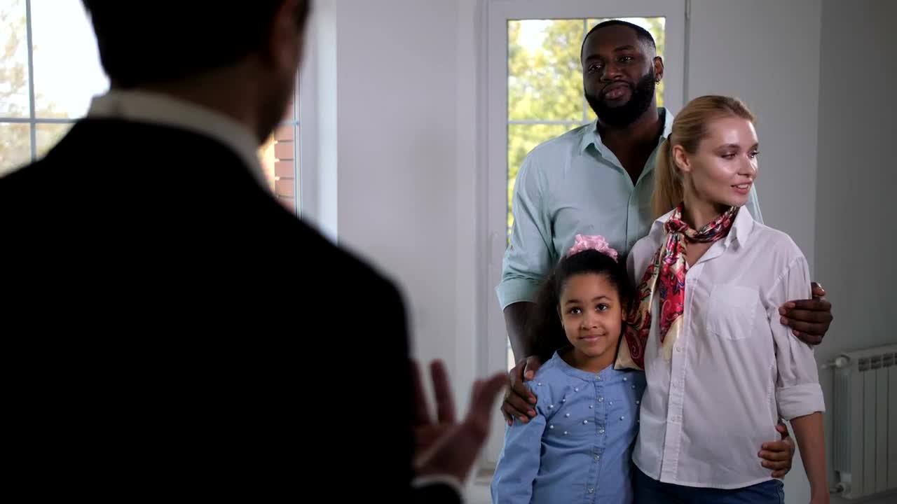 Stock Video Family Buying A New House Live Wallpaper For PC