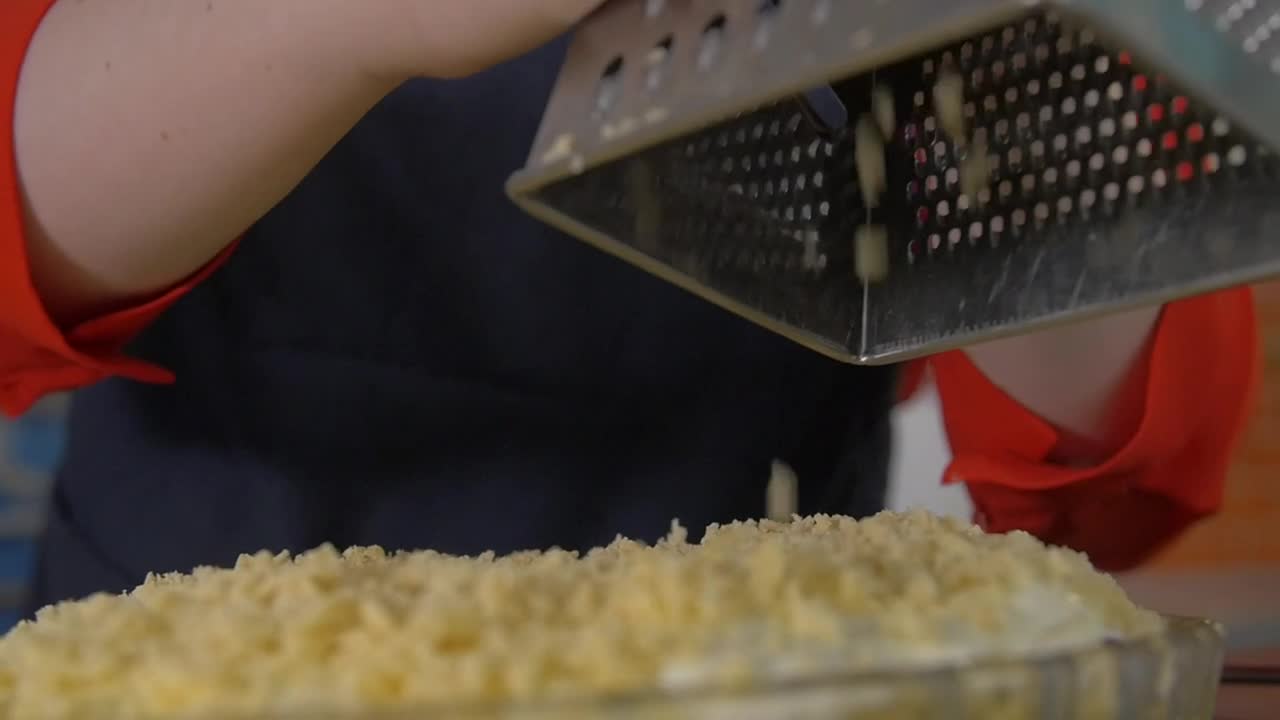 Stock Video Grating Food In The Kitchen Live Wallpaper For PC