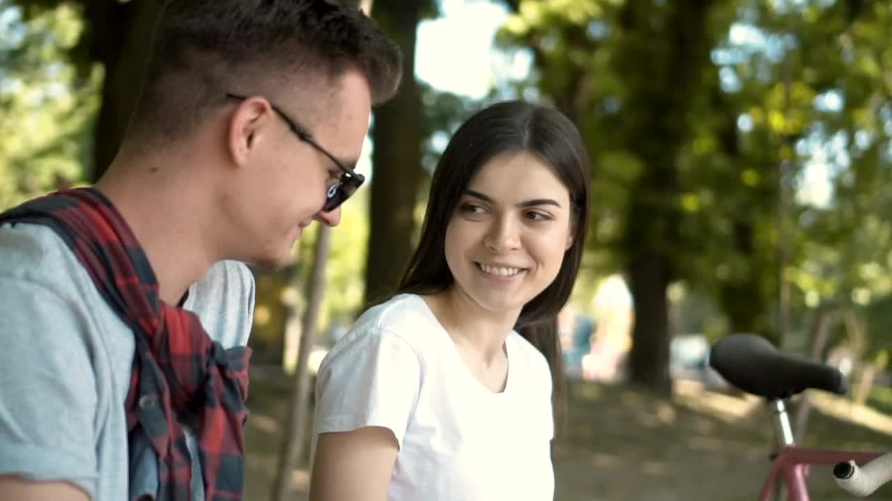 Stock Video Friends Talking In The Park Live Wallpaper For PC
