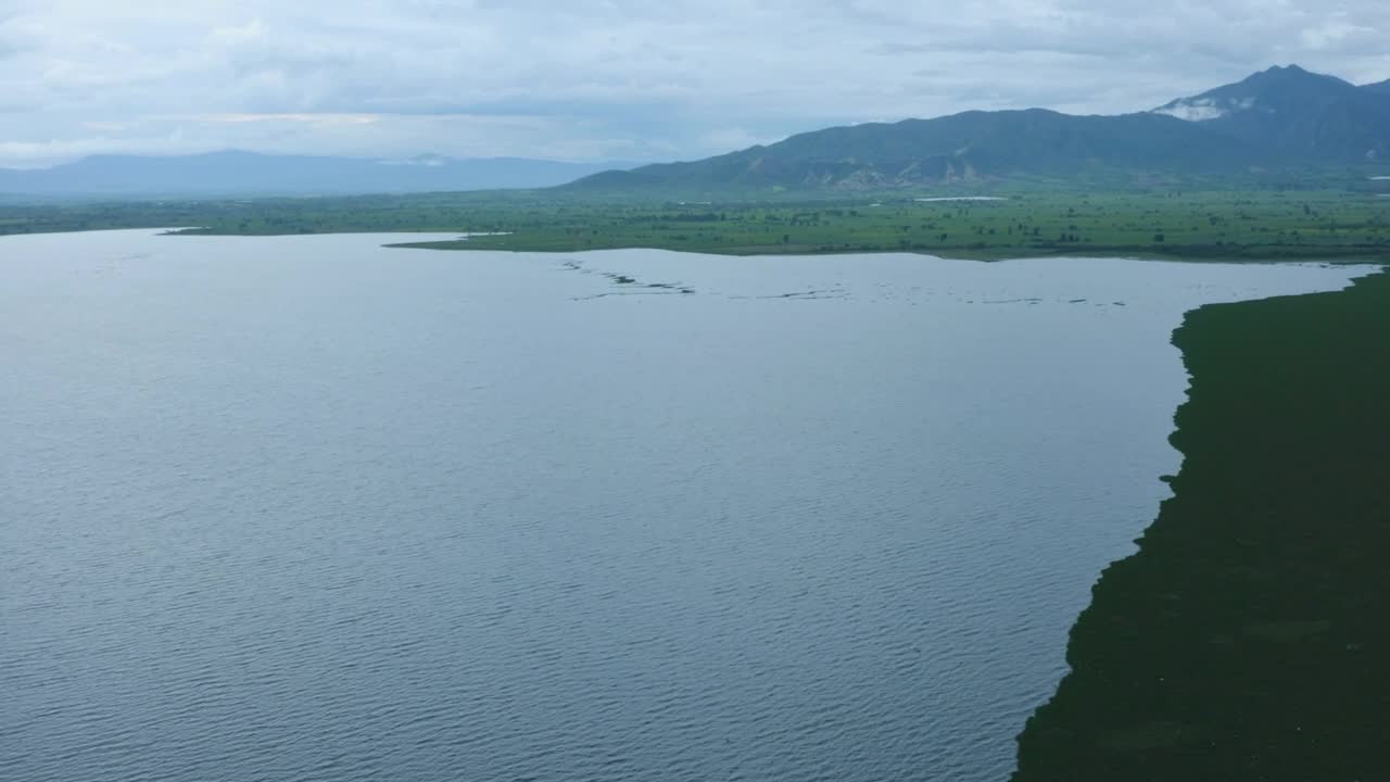 Stock Video Lake In A Huge Plain Seen From The Air Animated Wallpaper