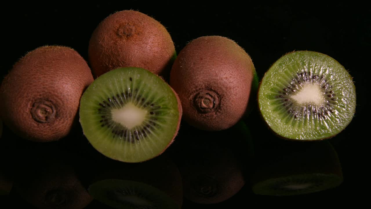 Stock Video Kiwi Fruit Cut In Half Animated Wallpaper