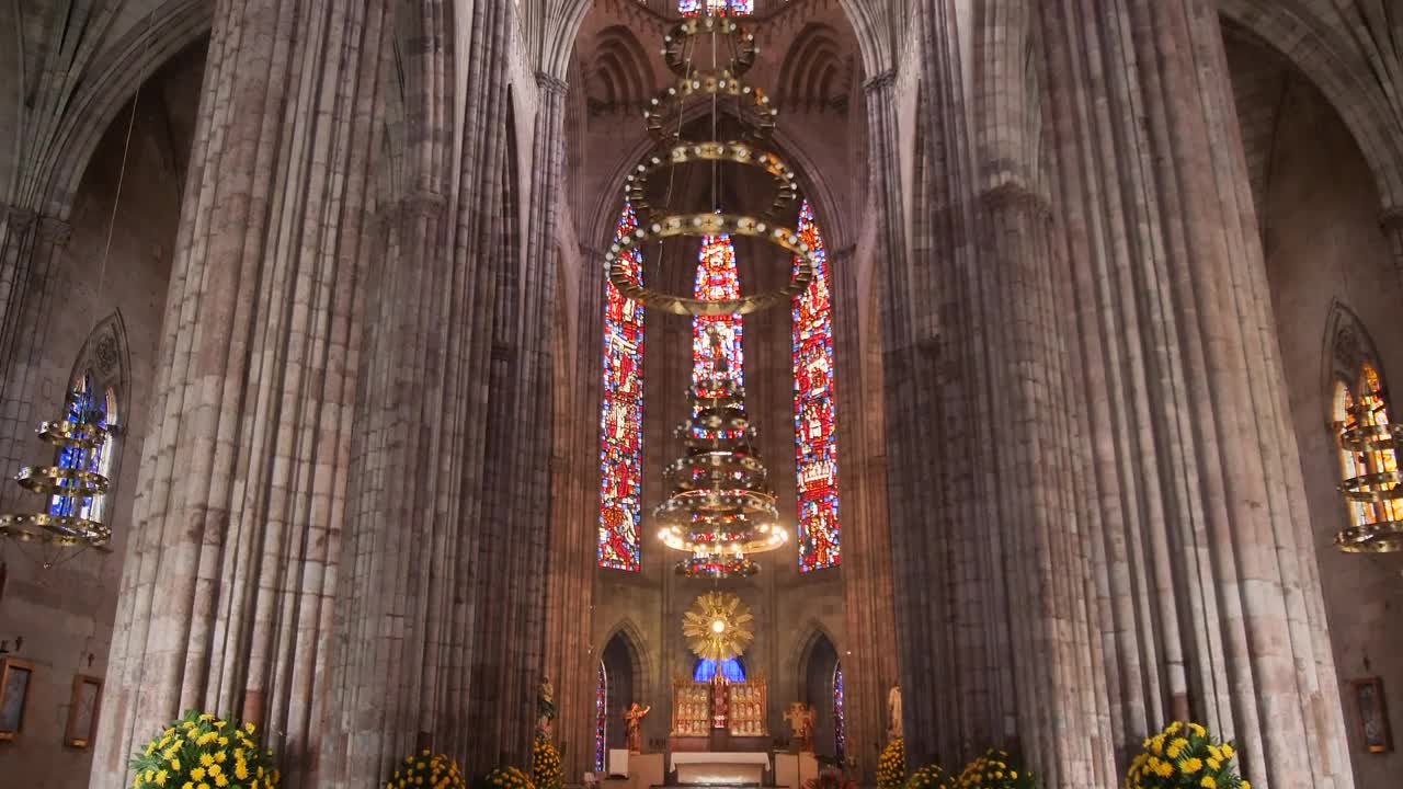 Stock Video Interior Of A Huge Gothic Church With Large Columns Animated Wallpaper