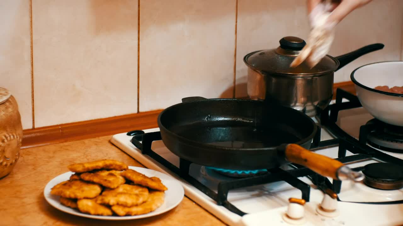 Stock Video Housewife Frying Meat In A Frying Pan Animated Wallpaper