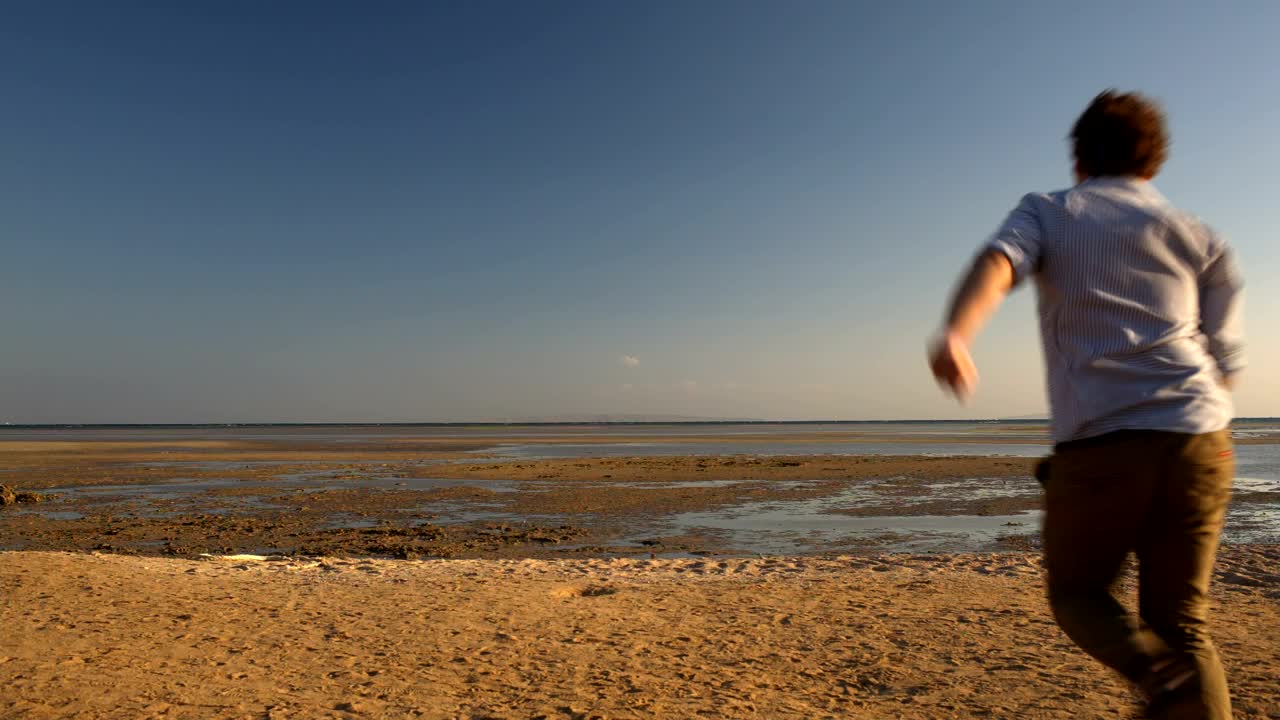 Stock Video Happy Man Running At Low Tide Animated Wallpaper