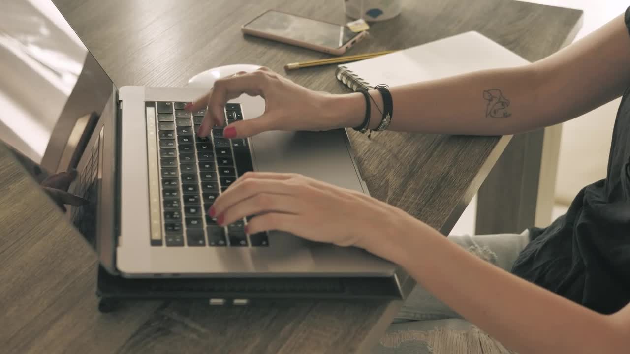 Stock Video Hands Of A Girl Working On A Computer Animated Wallpaper