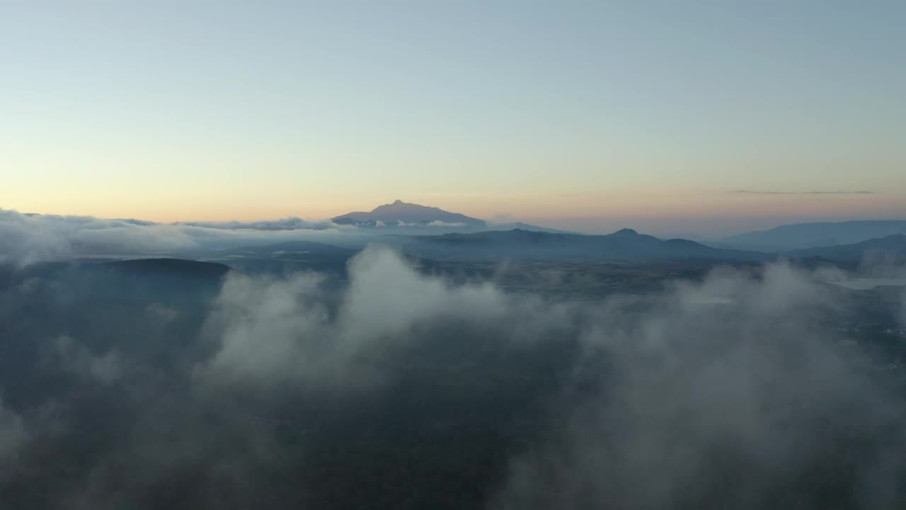 Stock Video Landscape From The Top Of A Cloudy Mountain Range Animated Wallpaper