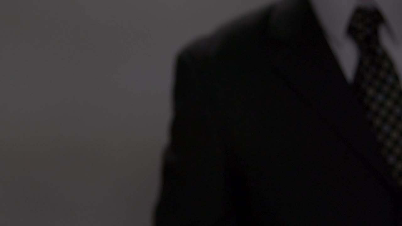 Stock Video Man Displaying His Business Card Animated Wallpaper