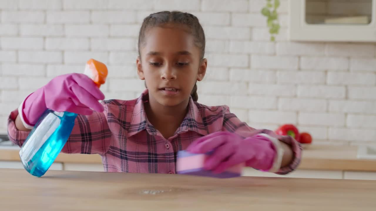 Stock Video Little Girl Cleaning In A Kitchen With Detergent Animated Wallpaper