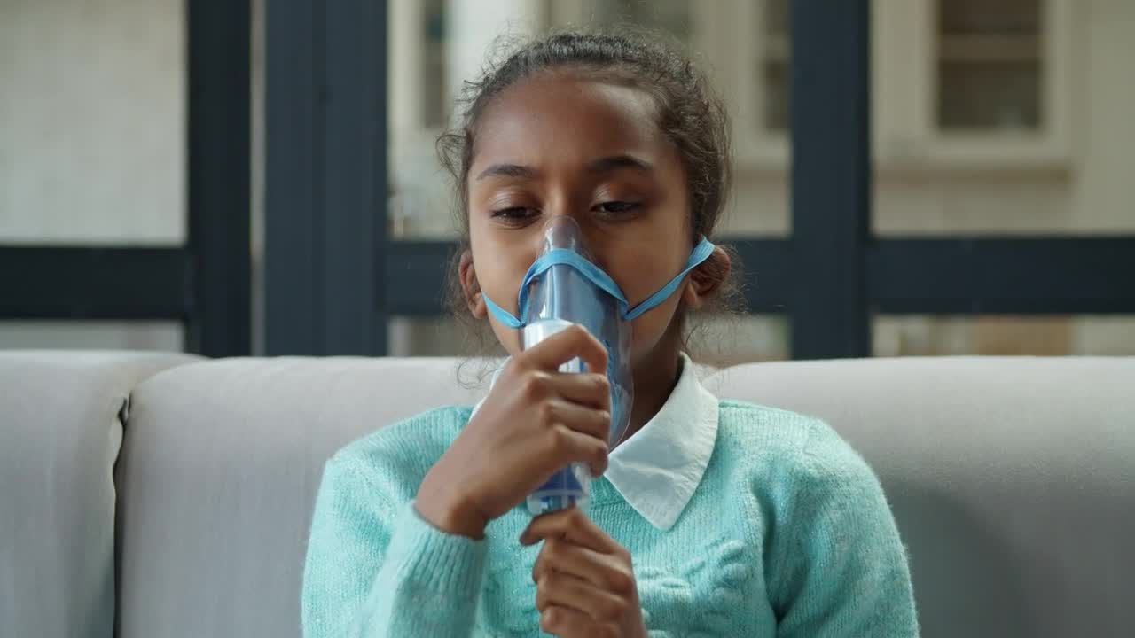 Stock Video Little Girl Breathing From The Mask Of A Vaporizer Animated Wallpaper