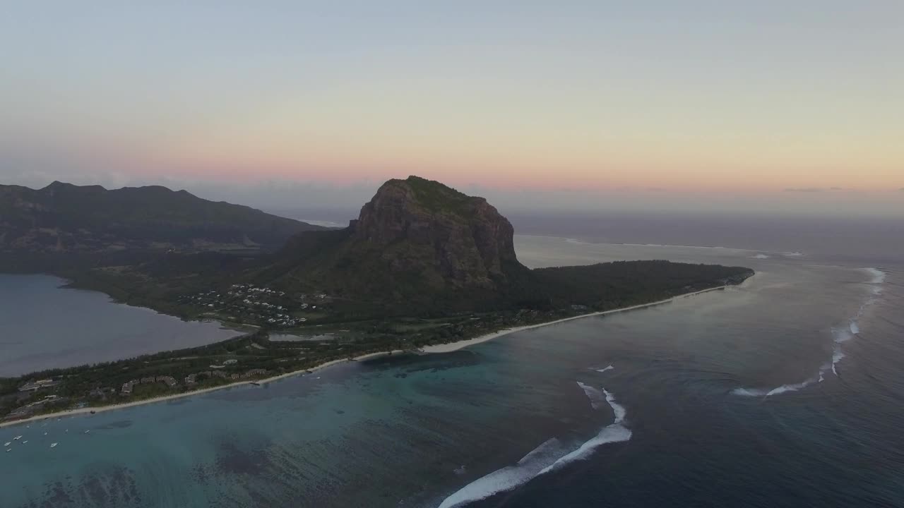 Stock Video Le Morne Brabant Coast Animated Wallpaper