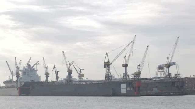 Stock Video Large Cranes Moving In Hamburg Smal Animated Wallpaper