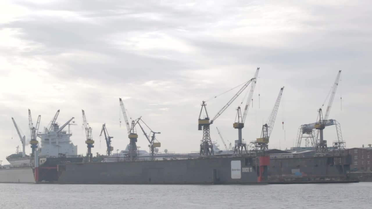 Stock Video Large Cranes Moving In Hamburg Animated Wallpaper