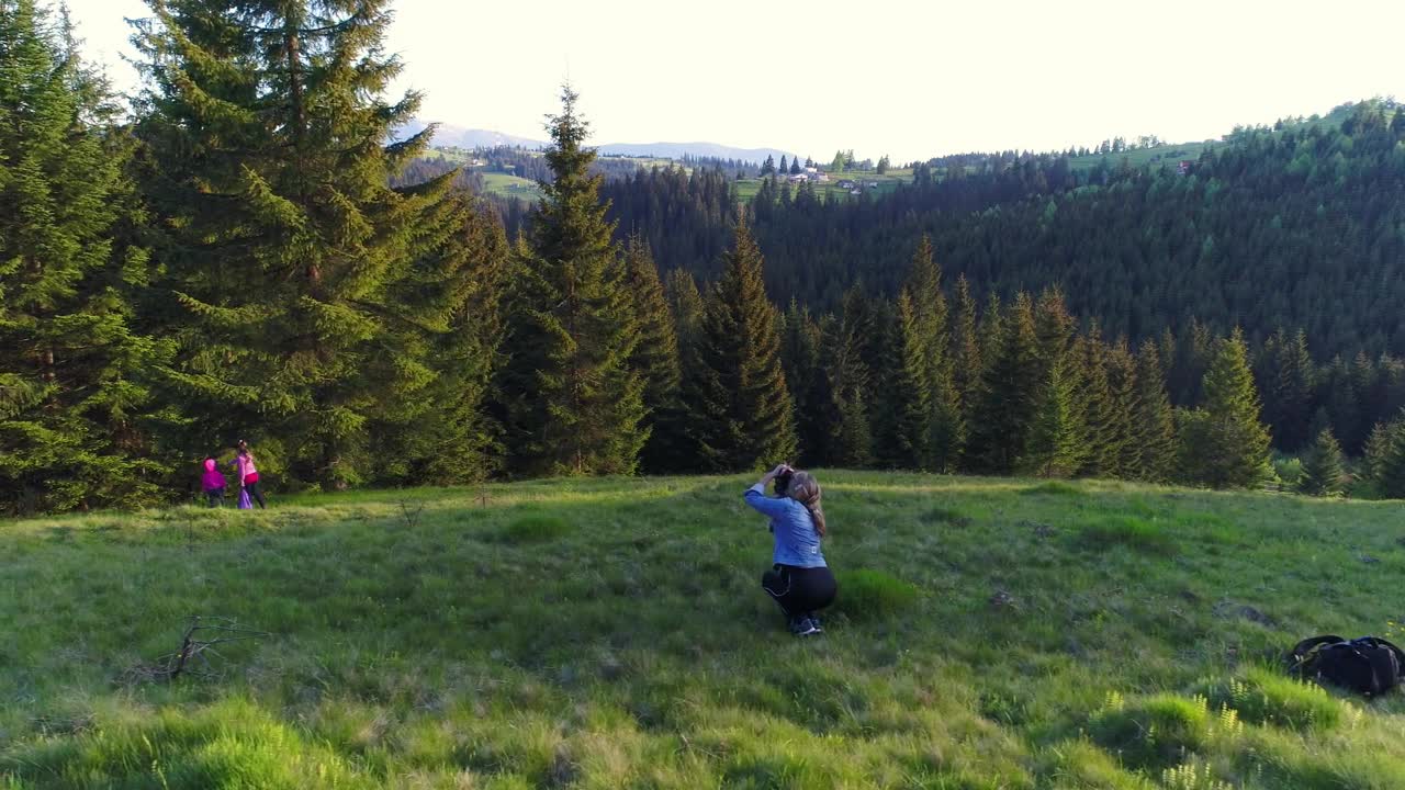Stock Video Mother Photographing Her Daughters In Natur Animated Wallpaper