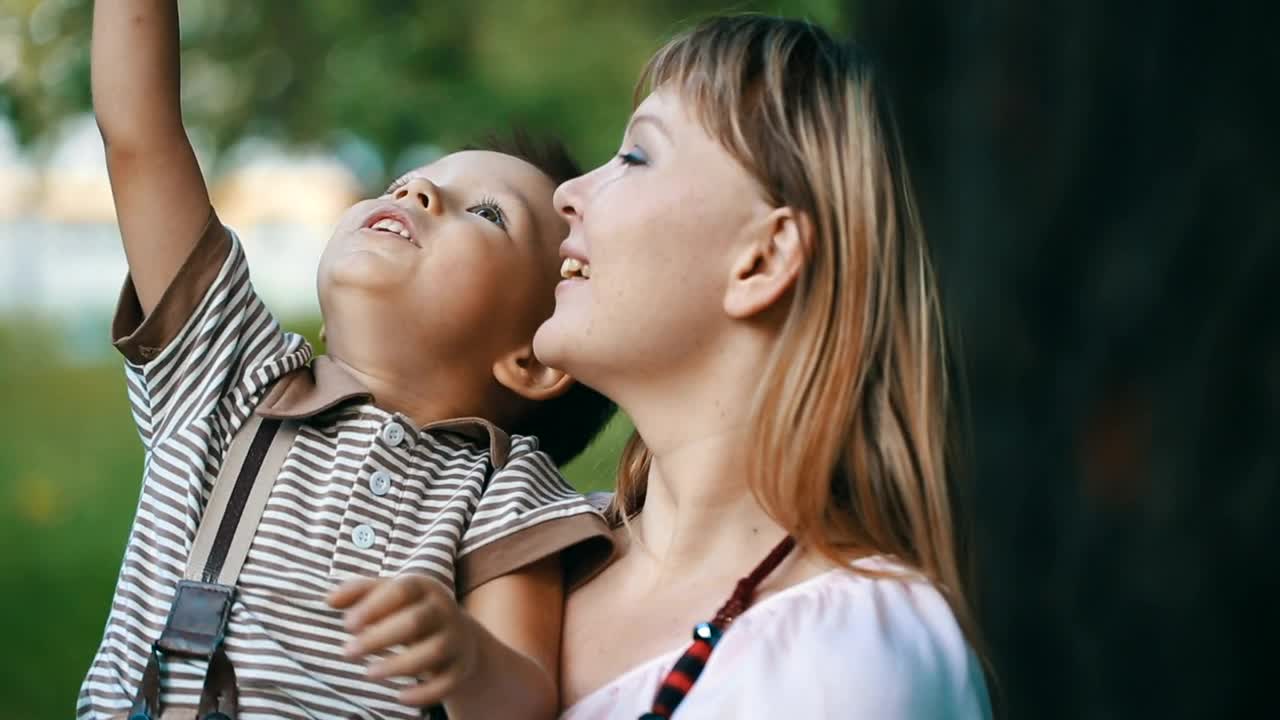 Stock Video Mother Looks At The Sky With Her Son In Th Animated Wallpaper