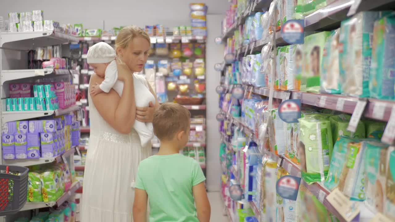 Stock Video Mother Browsing Diaper Animated Wallpaper