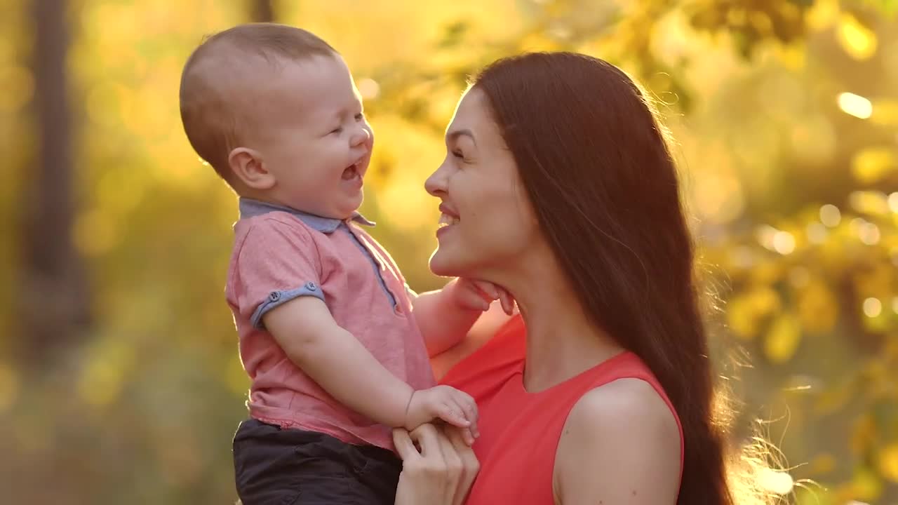 Stock Video Mother And Son Laughing In The Par Animated Wallpaper