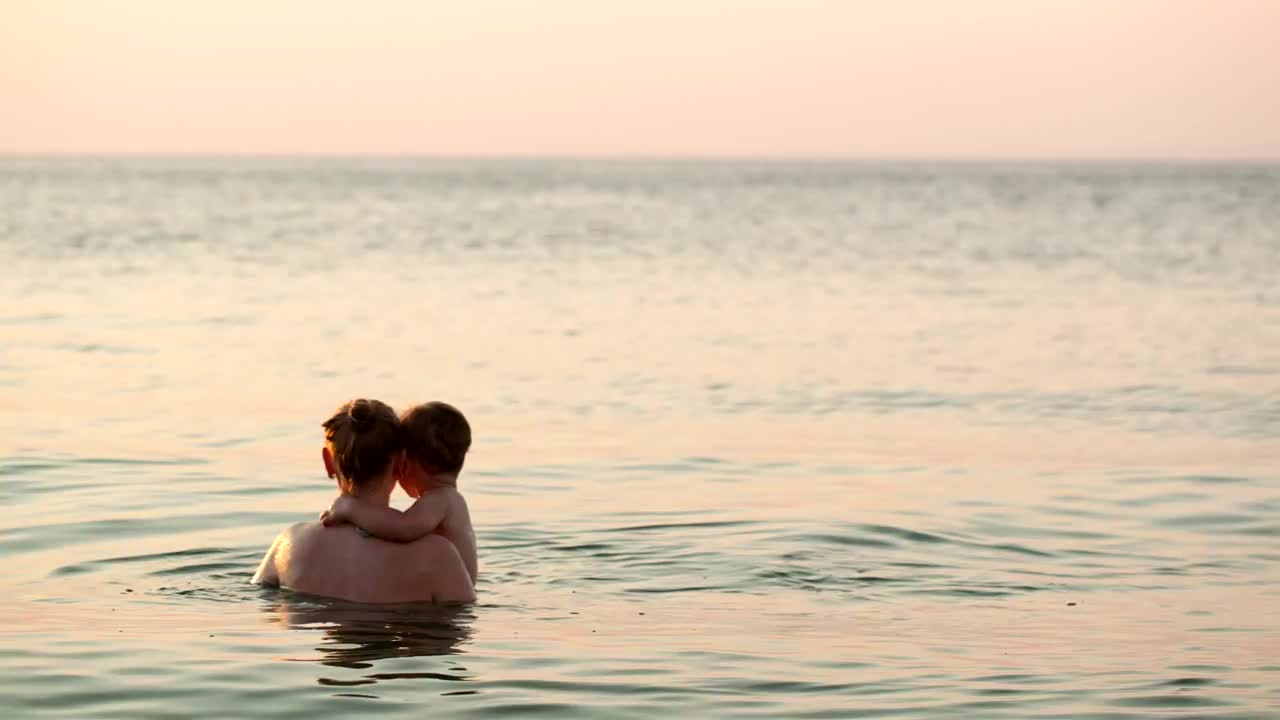 Stock Video Mother And Son In Gentle Wave Animated Wallpaper