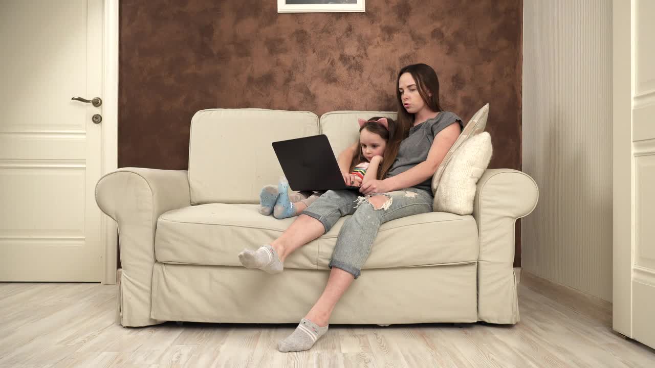 Stock Video Mother And Her Child Using A Lapto Animated Wallpaper