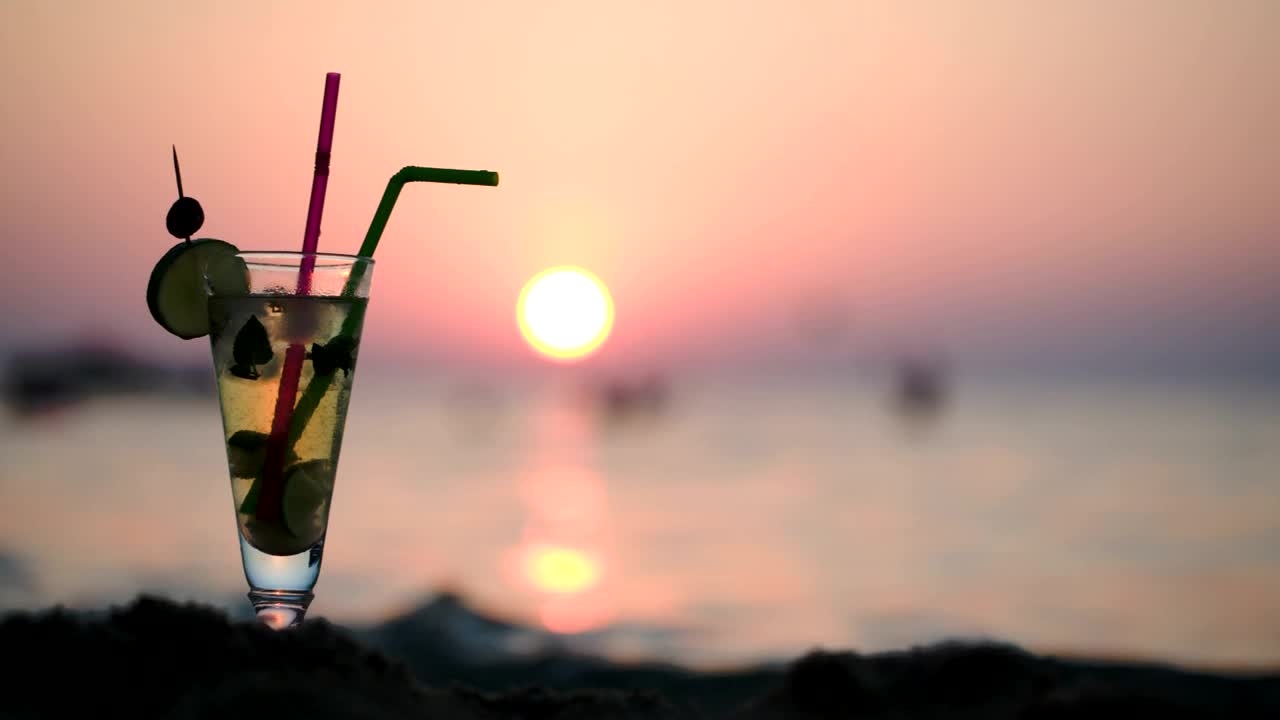 Stock Video Mojito Against The Coas Animated Wallpaper