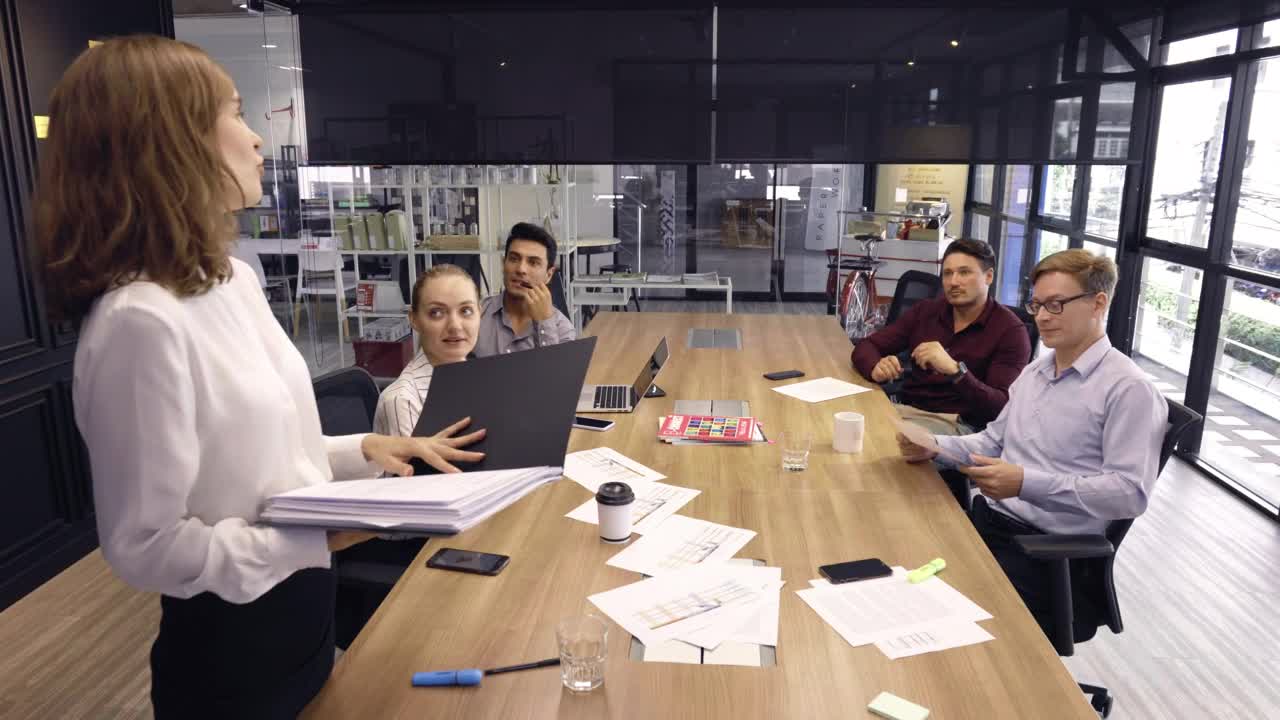Stock Video Meeting With The Director Giving Direction Animated Wallpaper