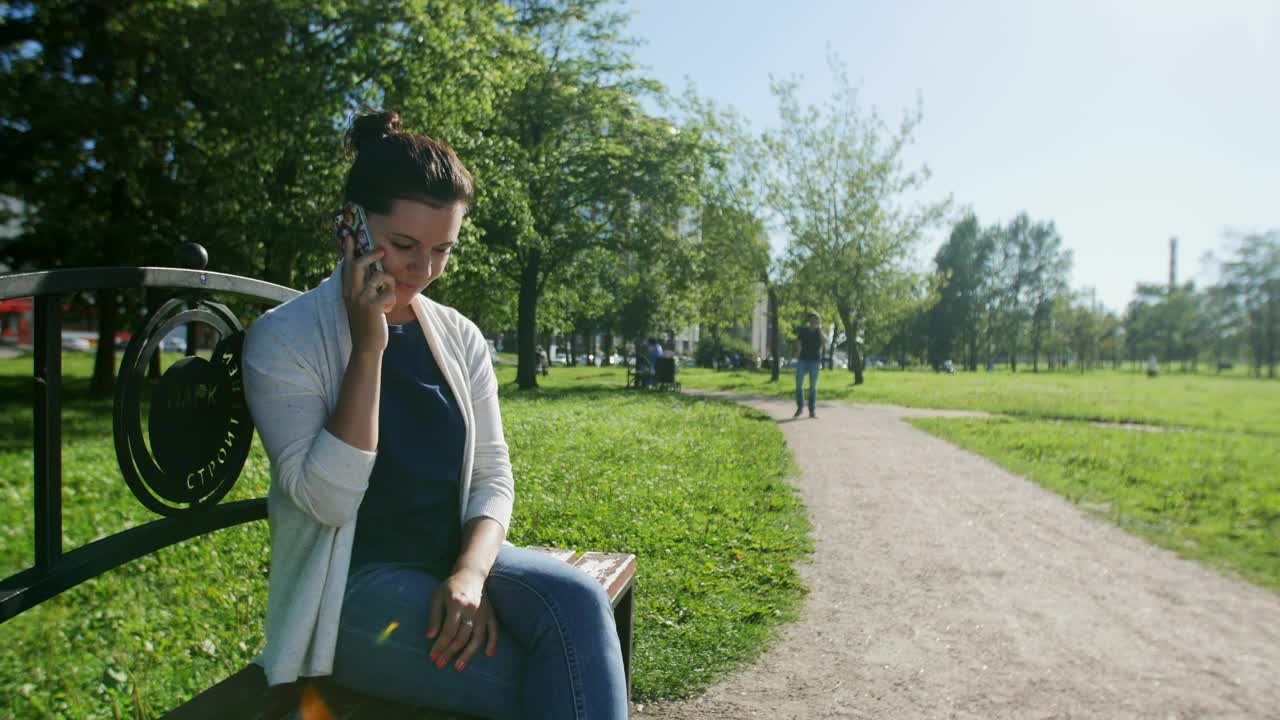 Stock Video Meeting For A Date In The Par Animated Wallpaper
