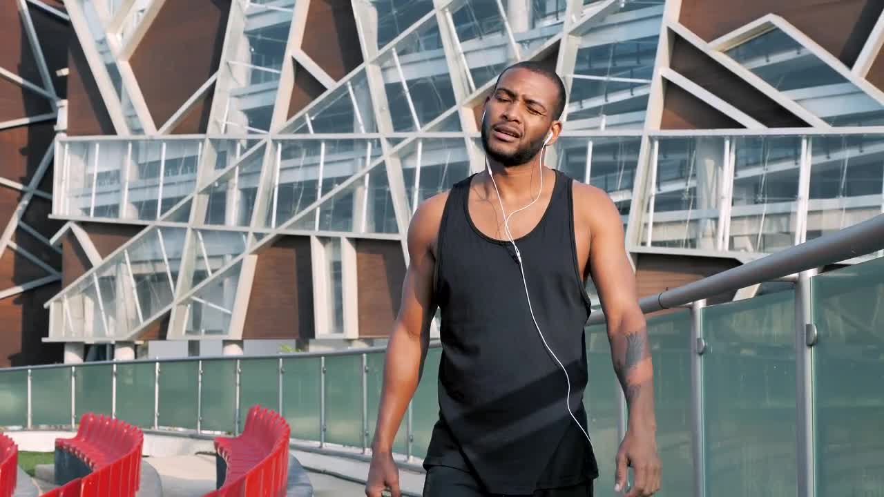 Stock Video Man Walking Wearing Activewea Animated Wallpaper