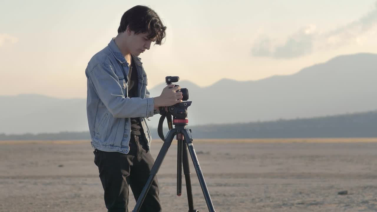 Stock Video Man Taking Photos In A Deser Animated Wallpaper