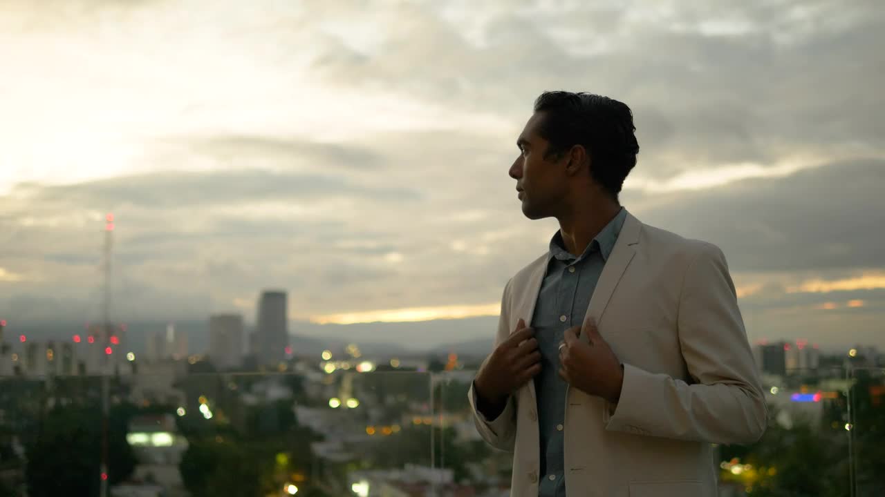 Stock Video Man On A Roofto Animated Wallpaper