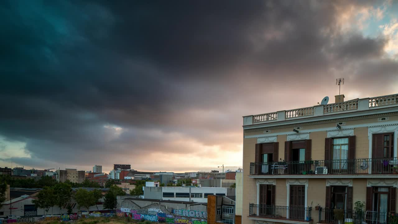 Stock Video Neighborhood In A City At Dusk Live Wallpaper