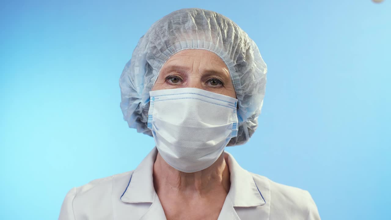 Stock Video Old Female Doctor Wearing Surgery Clothes And Mask Live Wallpaper