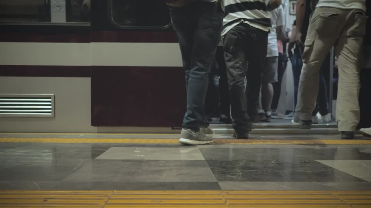 Stock Video People Getting Into The Subway Train Live Wallpaper