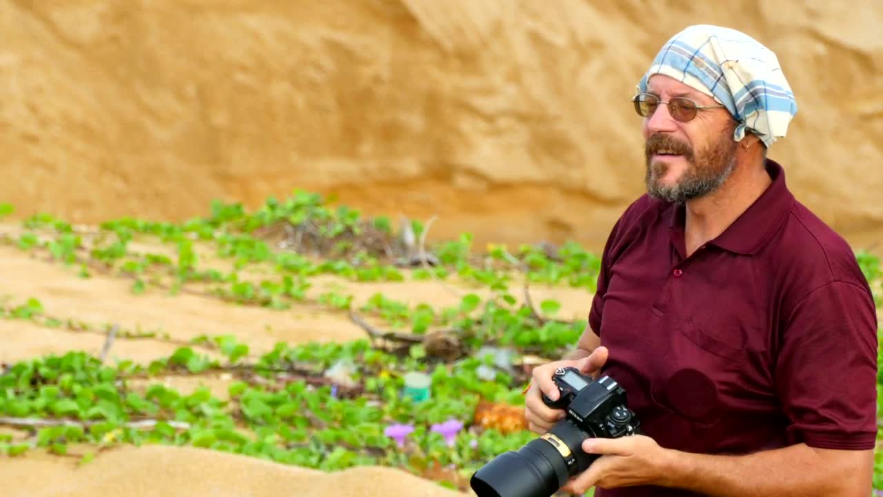 Video Stock Photographer At Work In The Wild Live Wallpaper Free