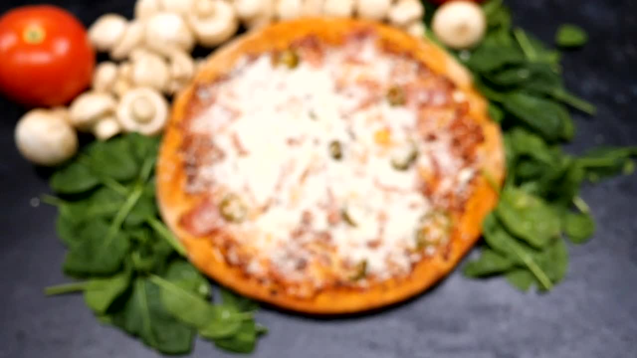 Video Stock Pizza Coming Into Focus Live Wallpaper Free
