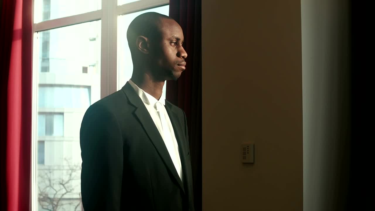 Video Stock Portrait Of A Man Looking At The Camera Live Wallpaper Free