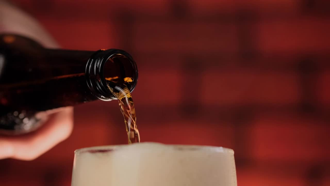 Video Stock Pouring Beer Into A Glass While The Foam Overflows Live Wallpaper Free