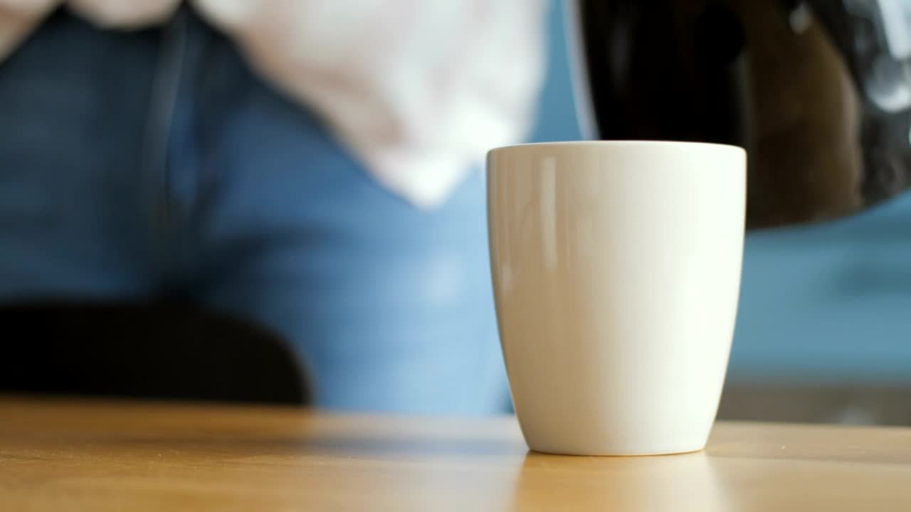 Video Stock Pouring Hot Water In The Mug Live Wallpaper Free