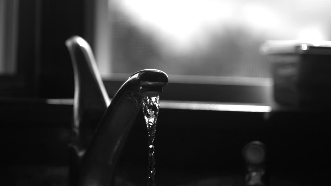 Video Stock Pouring Water From The Faucet Live Wallpaper Free