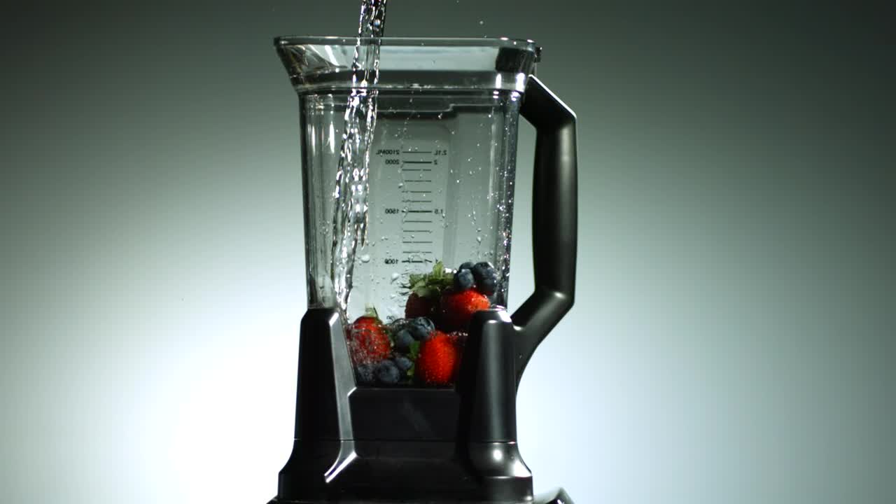 Video Stock Pouring Water Into Blender With Fruit Live Wallpaper Free