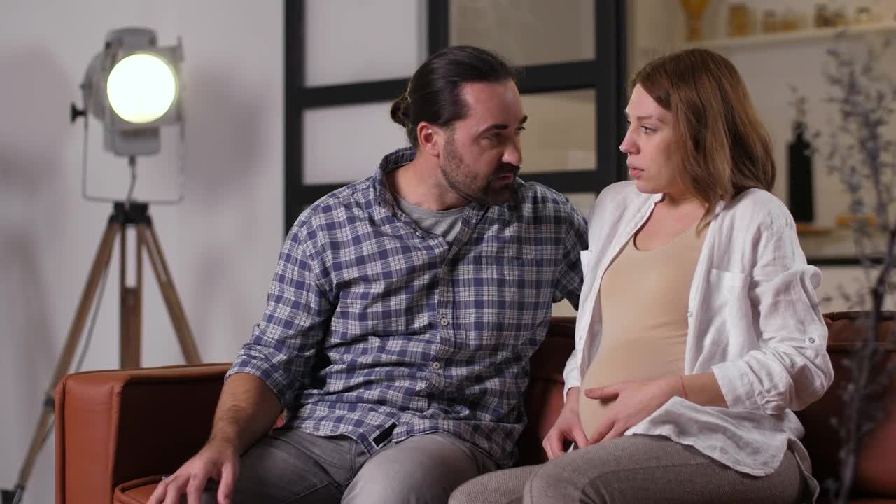 Video Stock Pregnant Wife Having Contractions Live Wallpaper Free