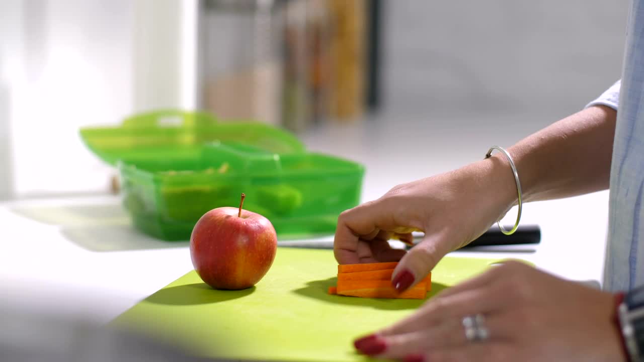 Video Stock Preparing A Lunchbox Live Wallpaper Free
