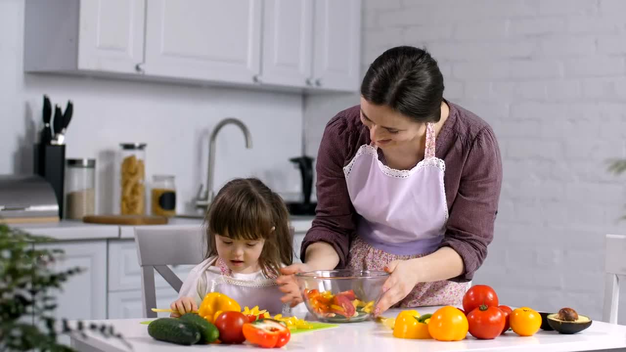 Video Stock Preparing Salad With Her Daughter Live Wallpaper Free
