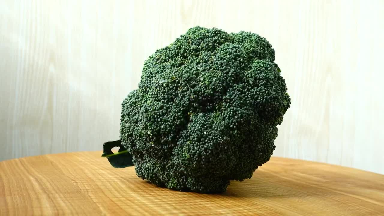 Video Stock Presentation Of A Spinning Broccoli Live Wallpaper Free