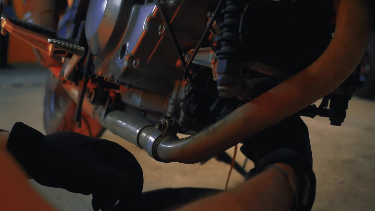Video Stock Professional Mechanic Fixing A Motorcycle Live Wallpaper Free